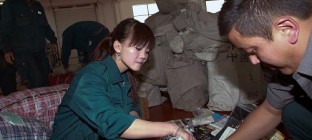 2015年全国快递服务企业业务量累计完成206.7亿件