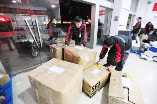 台州市邮政管理局集中销毁三千件无法投递又无法退回快件
