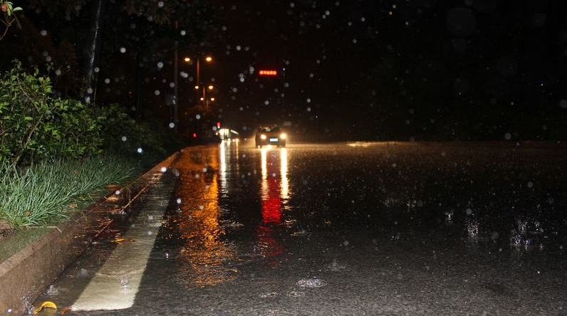 武汉发暴雨红色预警 城区等地未来3小时有暴雨