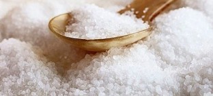 假盐在农村泛滥：畜牧用盐卖给人吃 利润接近毒品
