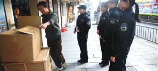 住建部：城市道路违法停车拟纳入城管执法范围