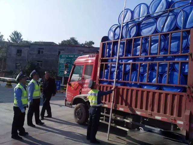 史上最严限超载令正式实施，全国开始全面治超