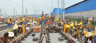 发改委密集批复近3000亿铁路公路项目