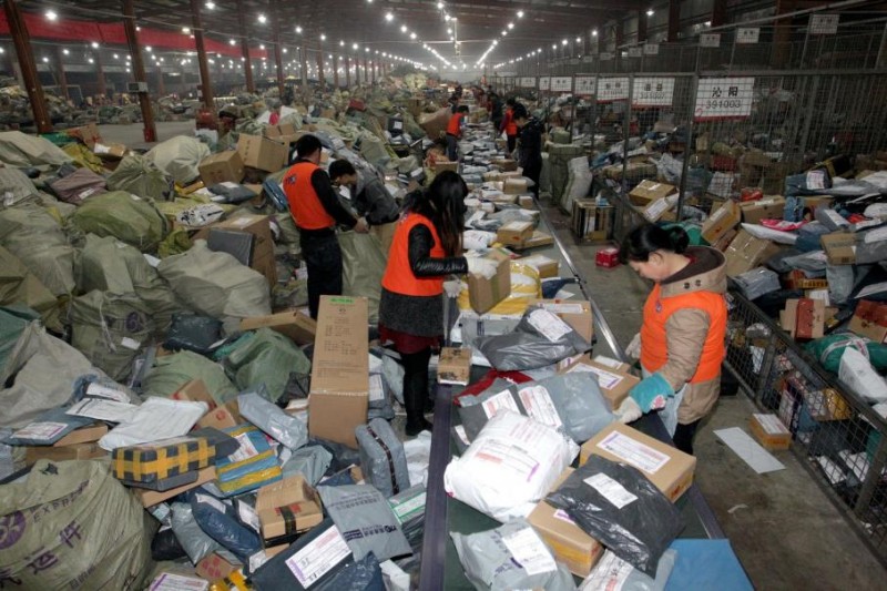全国快递业务量突破300亿件，6家快递企业年营业额破300亿元