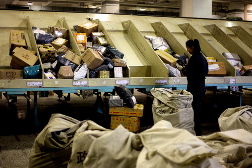 全国快递业务量突破300亿件，6家快递企业年营业额破300亿元