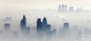 媒体追问重污染天气：治雾霾为何总拿机动车开刀？