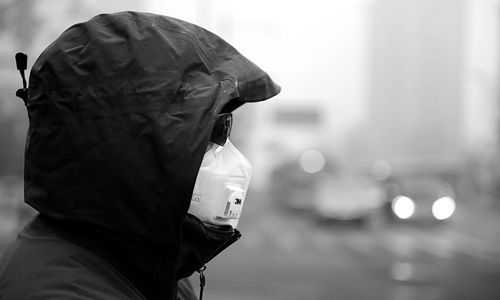 媒体追问重污染天气：治雾霾为何总拿机动车开刀？