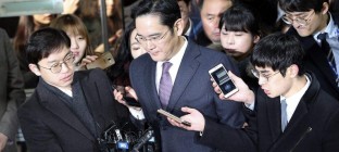 三星掌门人李在镕被批捕 被控向崔顺实行贿2.5亿