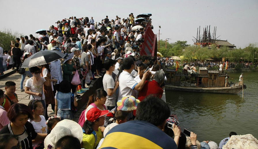 国家旅游局：清明期间游客近1亿人次 总收入390亿