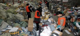国家邮政局：今年将消灭快递“摆地摊”乱象